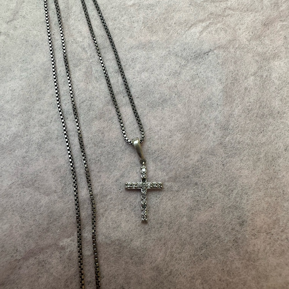 Cross diamond necklace